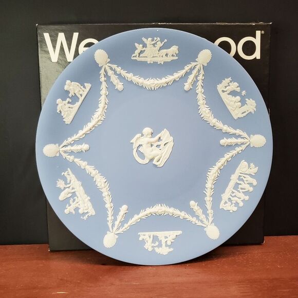 Wedgwood Jasperware Cake Plate 9" Cupid J1000 - Picture 1 of 6